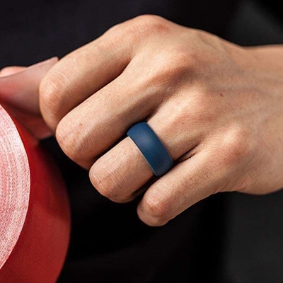 Fabbricazione di anelli da sposa in silicone per uomini 8,7 mm di larghezza Banda da sposa in gomma 2,5 mm di spessore