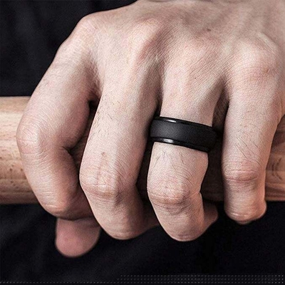 Anello di nozze in silicone per uomini 4 confezioni singoli Step Edge Design elegante metallico nero e camuffato