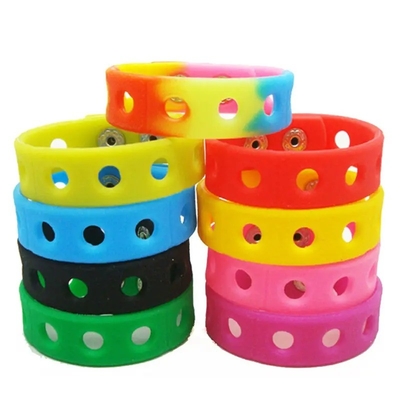 Braccialetto sportivo in silicone lungo 18 cm con servizio di stampaggio e ornamento personalizzato