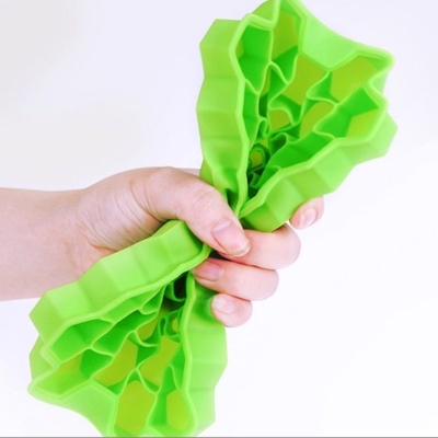 Fabbricanti di gelati sostenibili piatto a caldo pieghevole 37-cavità Honeycomb silicone Ice Tray con coperchio