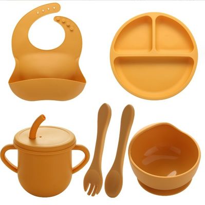Set di alimentazione per bambini in silicone resistente cucchiai senza BPA Bibs Plate stile di design personalizzato