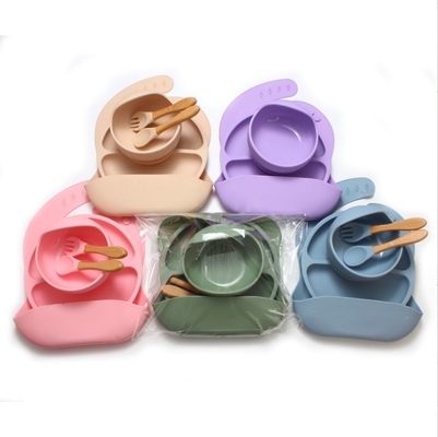 Niente Stile di Design Servitaio in silicone per bambino 5pcs BPA Free Feeding Set Cucchiaio cucchiaio