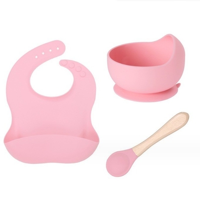 Prendi il tuo set di alimentazione in silicone, una scodella e un cucchiaio per il pasto del tuo bambino
