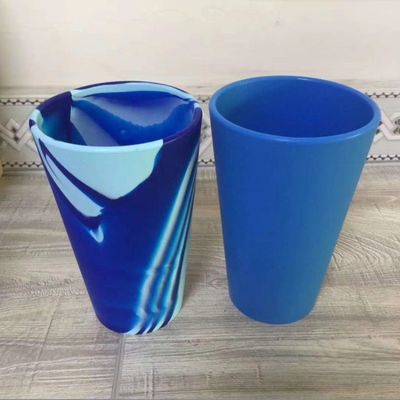 Tazza da caffè per acqua potabile in silicone riutilizzabile con coperchio e cannucce 600 ml Volume a magazzino