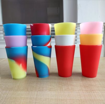 Tazza da caffè per acqua potabile in silicone riutilizzabile con coperchio e cannucce 600 ml Volume a magazzino