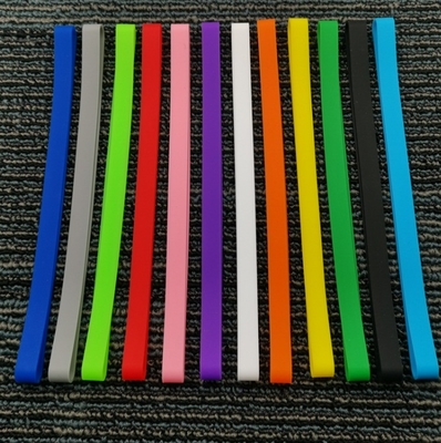 Elastici e colorati nastri di silicone perfetti per varie applicazioni