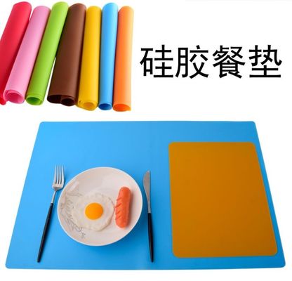 Matte da tavola in silicone pieghevole morbida Matta da forno a forma rettangolare per la decorazione del tavolo