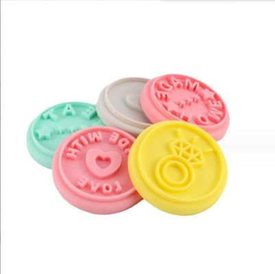 Timbri in silicone personalizzati sostenibili Timbri per biscotti di qualità alimentare con maniglia in legno